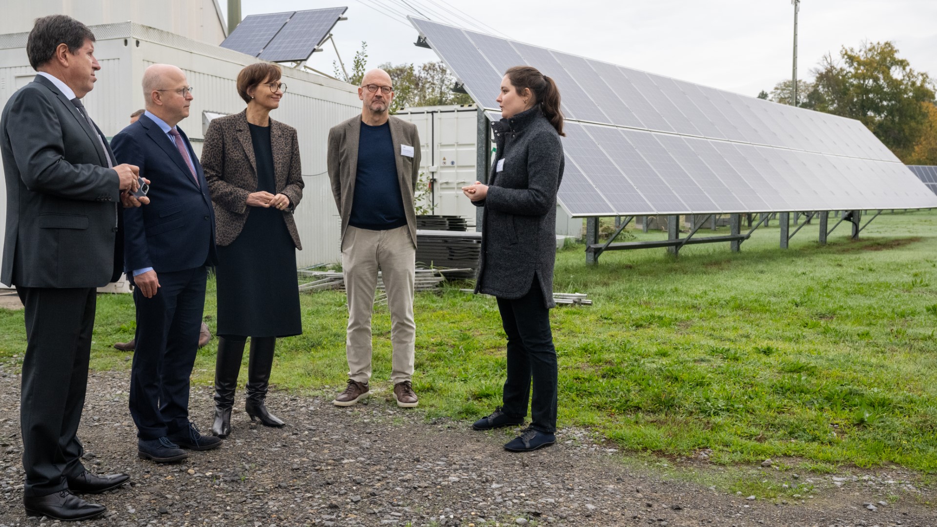 Bettina Stark-Watzinger und Michael Theurer am KIT