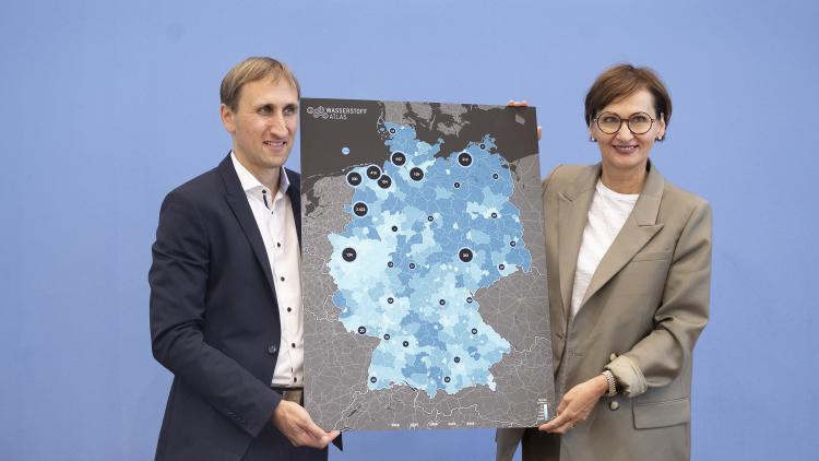 Ministerin Stark-Watzinger stellt den Wasserstoffatlas Deutschland in der Bundespressekonferenz vor © BMBF