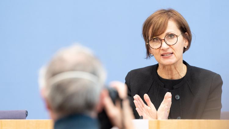 Bettina Stark-Watzinger in der Bundespressekonferenz