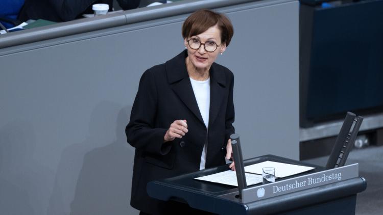 Bundesministerin Bettina Stark-Watzinger in der Debatte zum Bundeshaushalt 2024