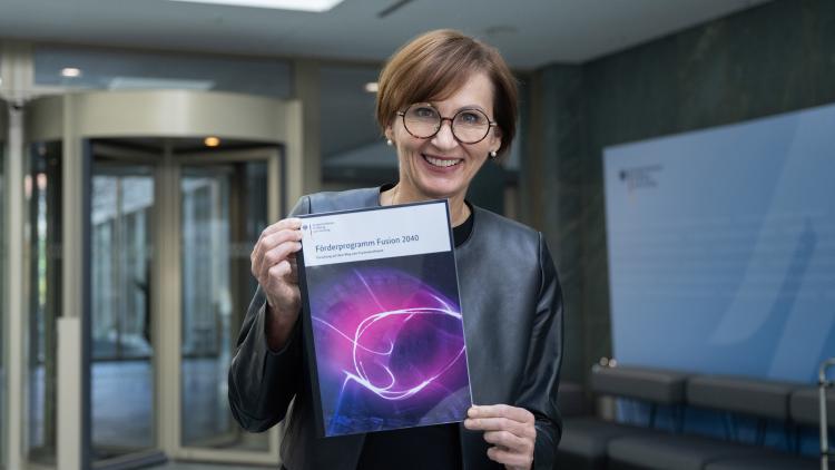 Bundesforschungsministerin Bettina Stark-Watzinger stellt das neue Förderprogramm „Fusion 2040 – Forschung auf dem Weg zum Fusionskraftwerk“ vor.